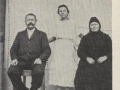 Josef u. Elisabeth Majus mit To. Elisab. verh. Schneider (Haus 178/1-XIV)