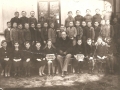 Klassen 5,6,7 1940 mit Lehrer Bach
