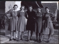 Mädchen des Jahrgangs 1926  im Jahr 1943 (v. li.) : Ros. Winandi, Magd. Rothen, Anna Bleizeffer, Elisab. Müller, Anna Fendler