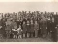 Kirchweih-Treffen 1951 in Linz (Österr.), Lager 65 - 1. Reihe: von re.: Jos. u. Barb. Rothen, Emmer. Majus, Anni Majus, Kath. Rothen, Rest unbek. ; 2. Reihe: 4. erwachs. Frau von li.: Magd. Rothen, schräg hinter Emmer. Majus: Theres. Paul